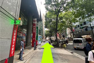 宮益坂を約300m直進します。
